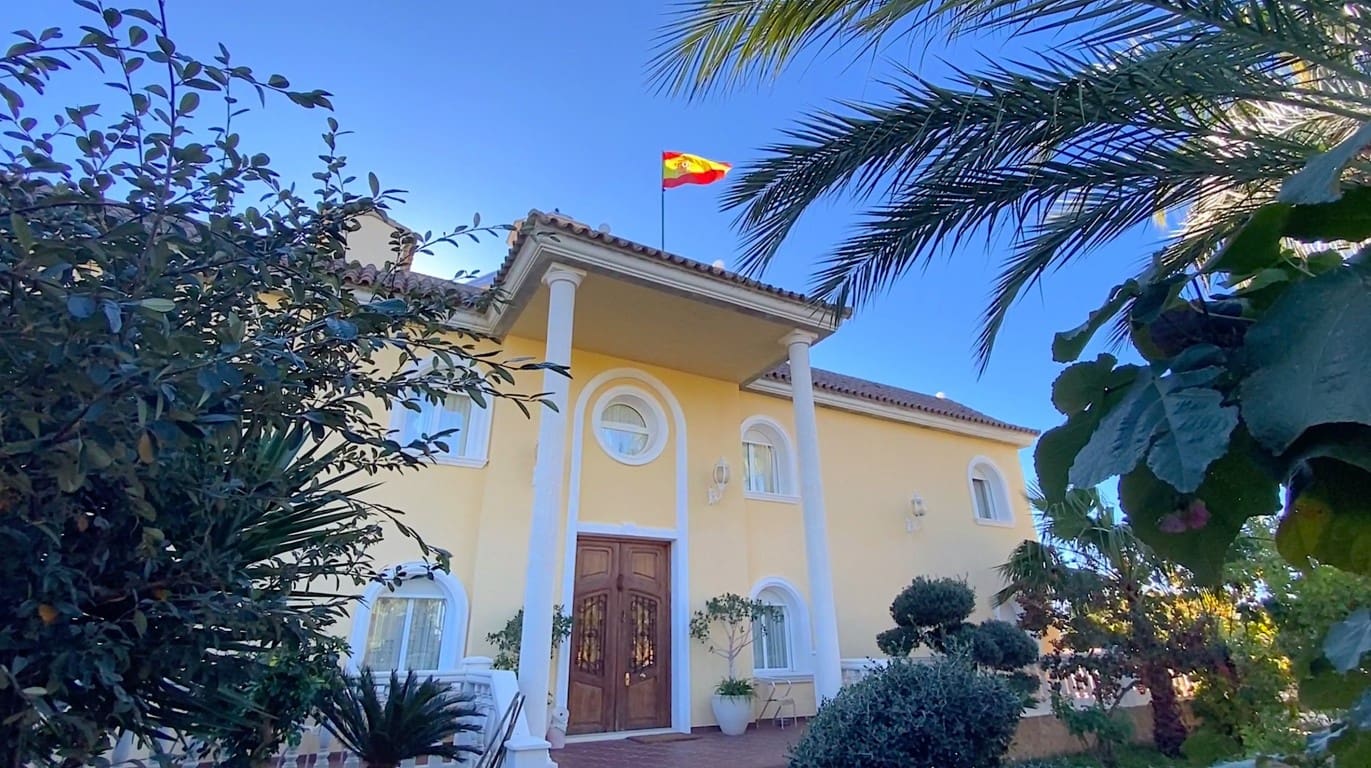 8 bedroom Villa for sale in Altea with pool - € 4,200,000 (Ref: 7393470)