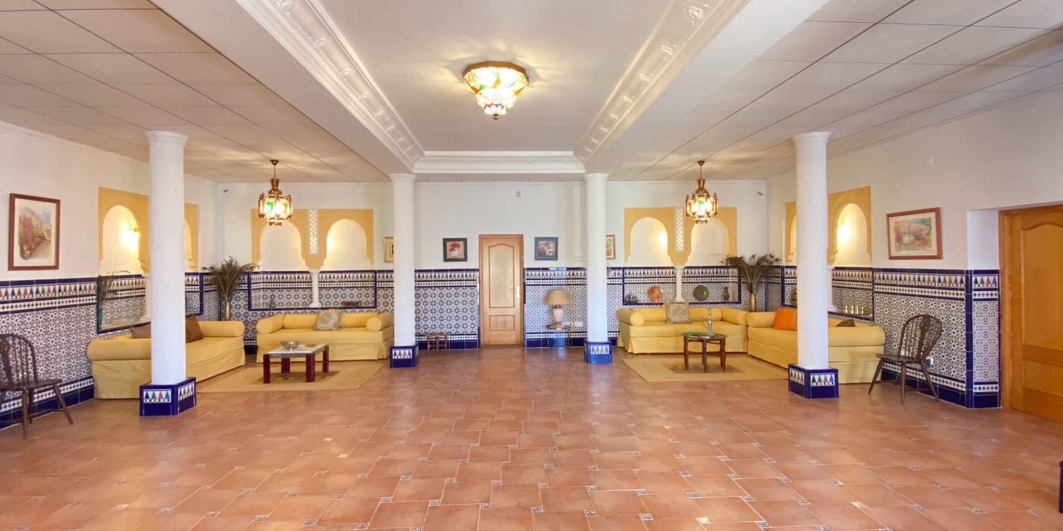 8 bedroom Villa for sale in Altea with pool - € 4,200,000 (Ref: 7393470)