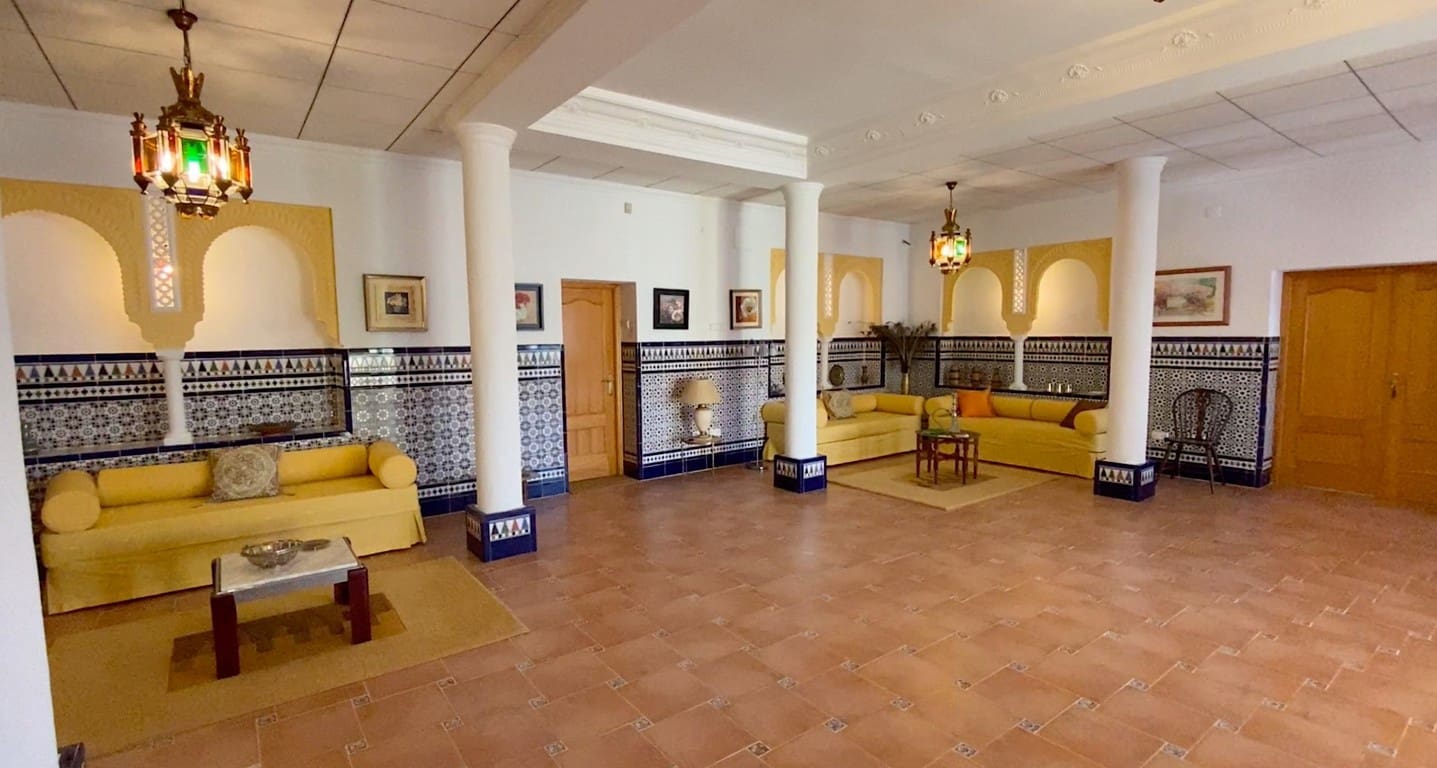 8 bedroom Villa for sale in Altea with pool - € 4,200,000 (Ref: 7393470)