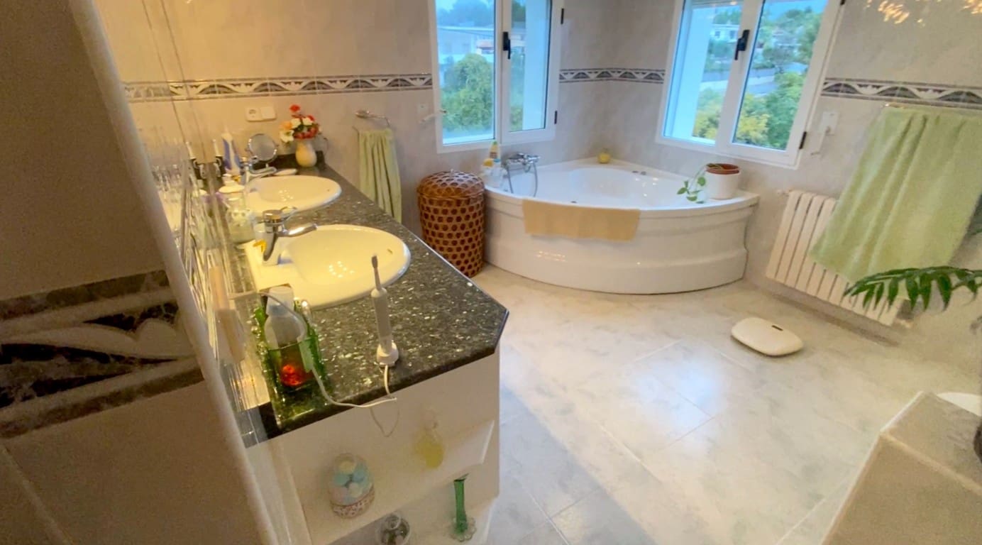 8 bedroom Villa for sale in Altea with pool - € 4,200,000 (Ref: 7393470)