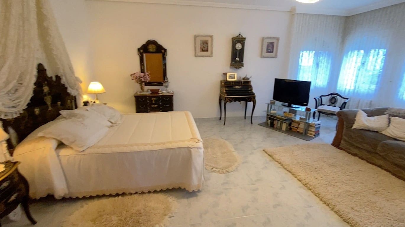 8 bedroom Villa for sale in Altea with pool - € 4,200,000 (Ref: 7393470)