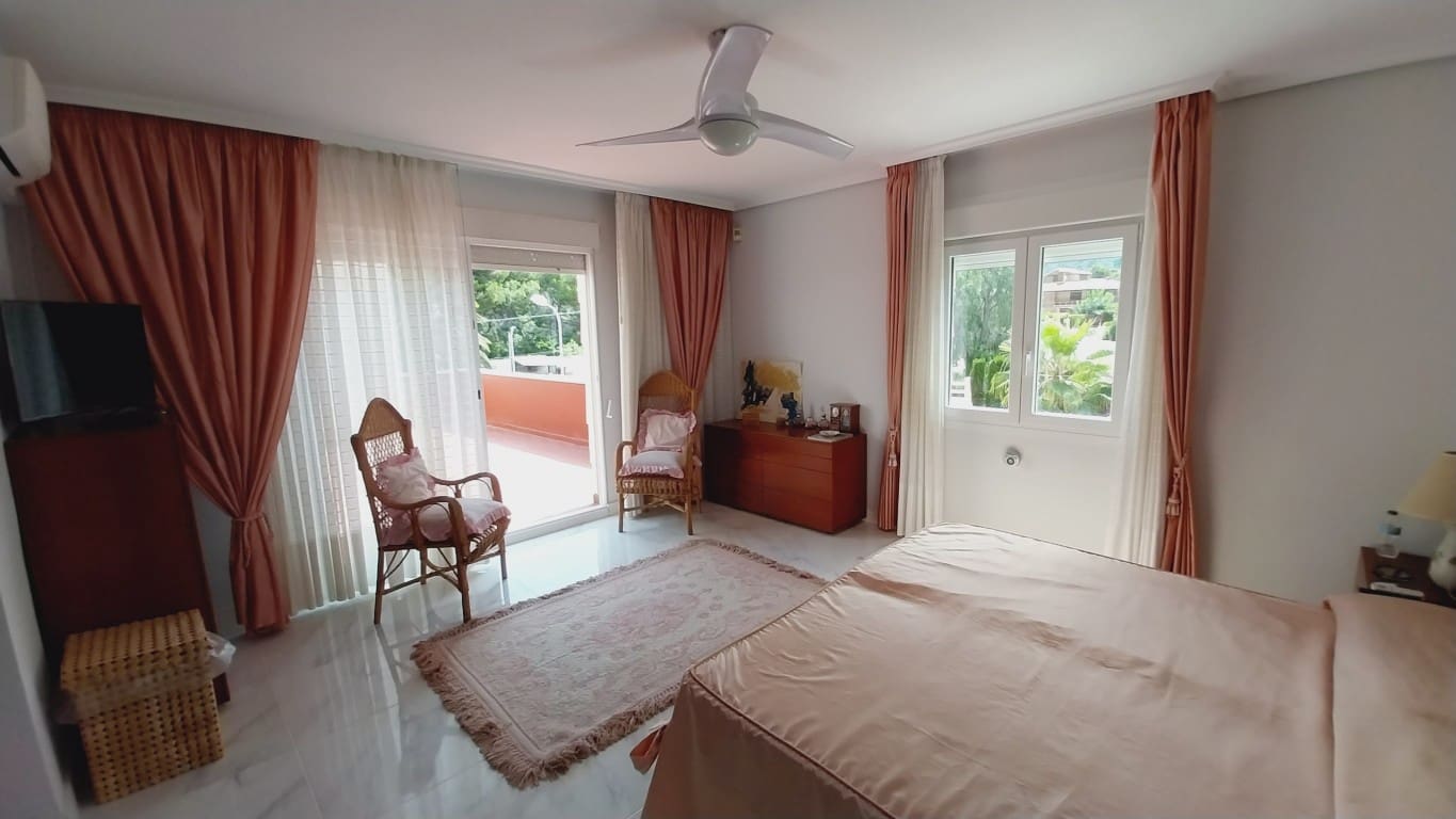 5 soveværelse Villa til salg i Benidorm med swimmingpool - € 735.000 (Ref: 7682666)