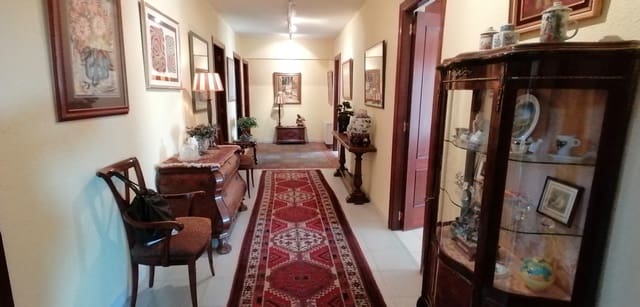 5 bedroom Villa for sale in Pueblo - Urbanizaciones, Alfaz del Pi / L'Alfàs del Pi with pool - € 729,000 (Ref: 8040004)