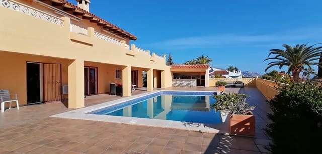 5 bedroom Villa for sale in Pueblo - Urbanizaciones, Alfaz del Pi / L'Alfàs del Pi with pool - € 729,000 (Ref: 8040004)