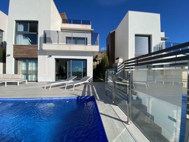 3 quarto Moradia para venda em Finestrat com piscina - 735 000 € (Ref: 8118172)