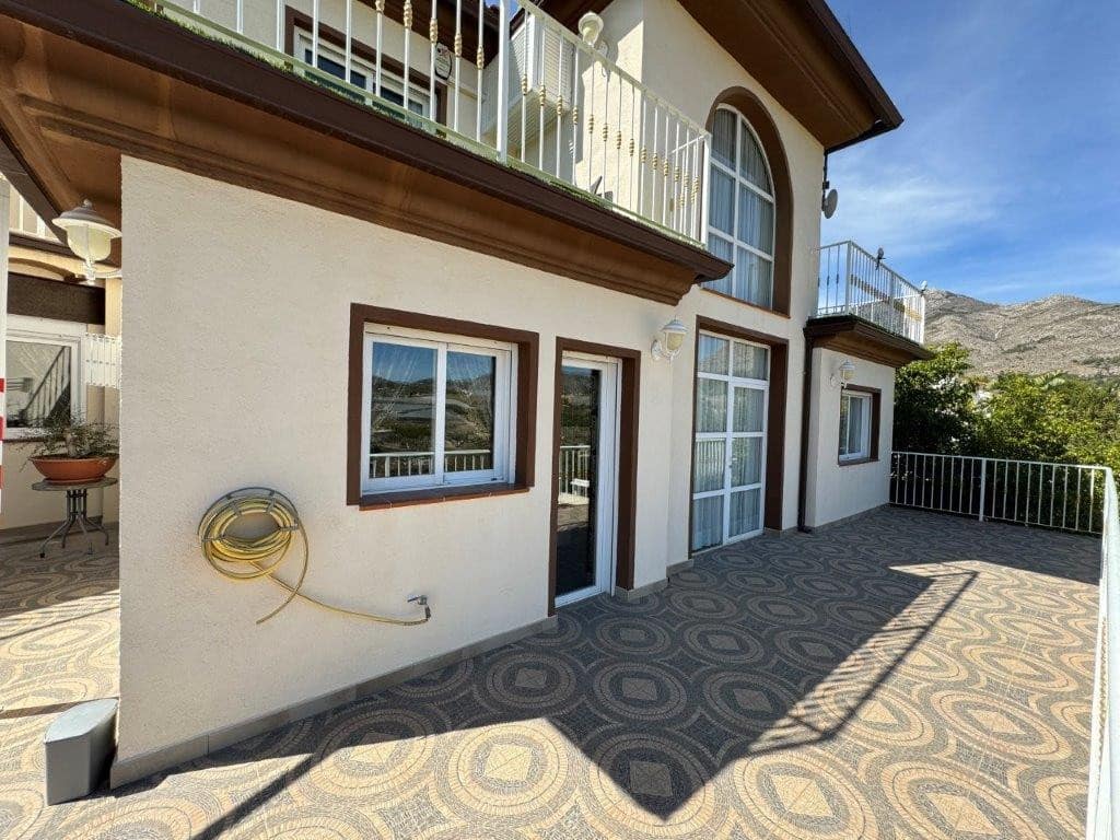 Villa te koop in Callosa d'En Sarria met zwembad - € 595.000 (Ref: 8176353)