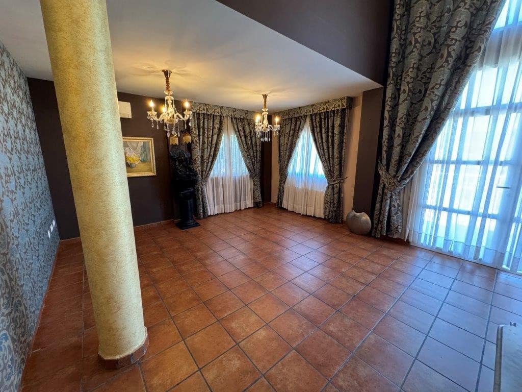 Villa te koop in Callosa d'En Sarria met zwembad - € 595.000 (Ref: 8176353)