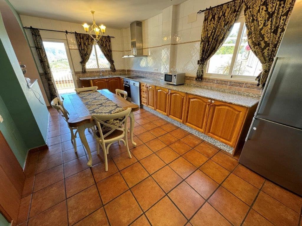 Villa te koop in Callosa d'En Sarria met zwembad - € 595.000 (Ref: 8176353)