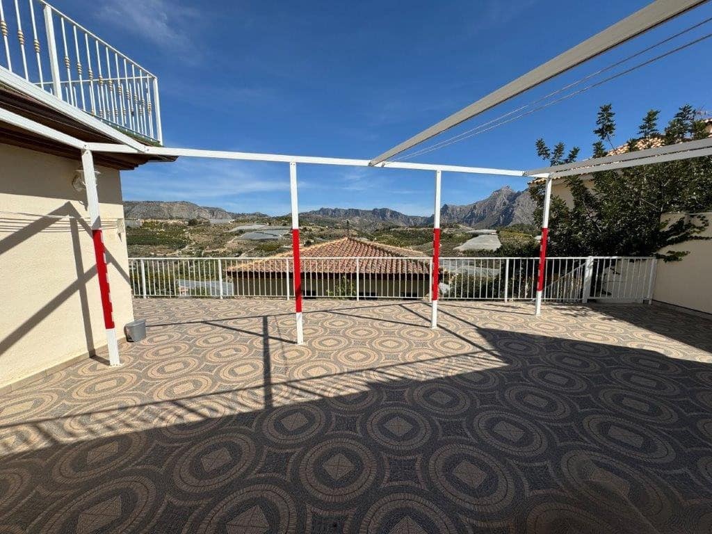 Villa te koop in Callosa d'En Sarria met zwembad - € 595.000 (Ref: 8176353)