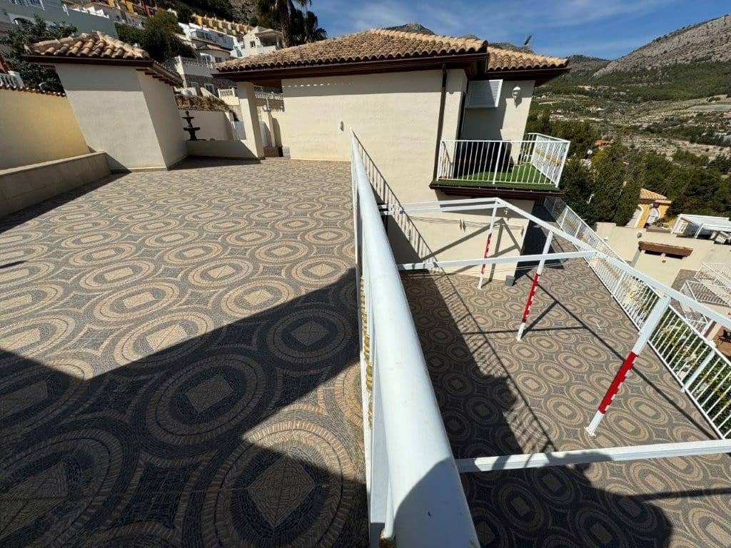 Villa te koop in Callosa d'En Sarria met zwembad - € 595.000 (Ref: 8176353)