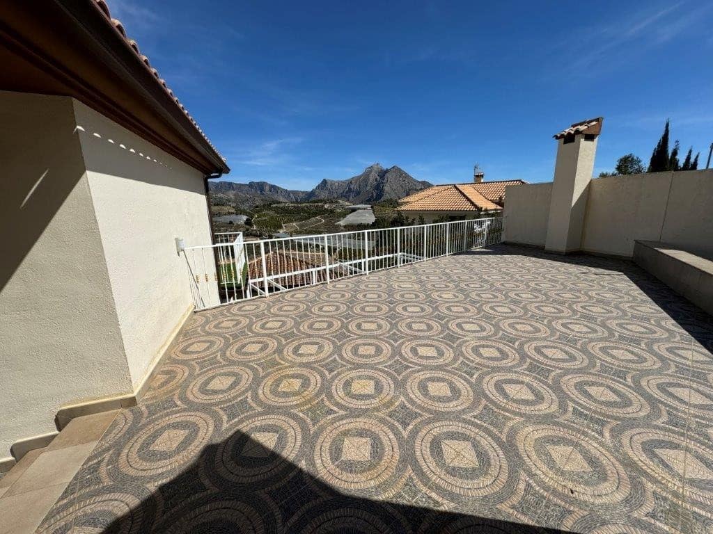 Villa te koop in Callosa d'En Sarria met zwembad - € 595.000 (Ref: 8176353)