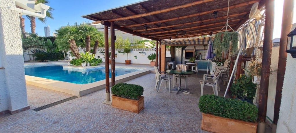 6 soverom Villa til salgs i Benidorm - € 745 000 (Ref: 8382328)
