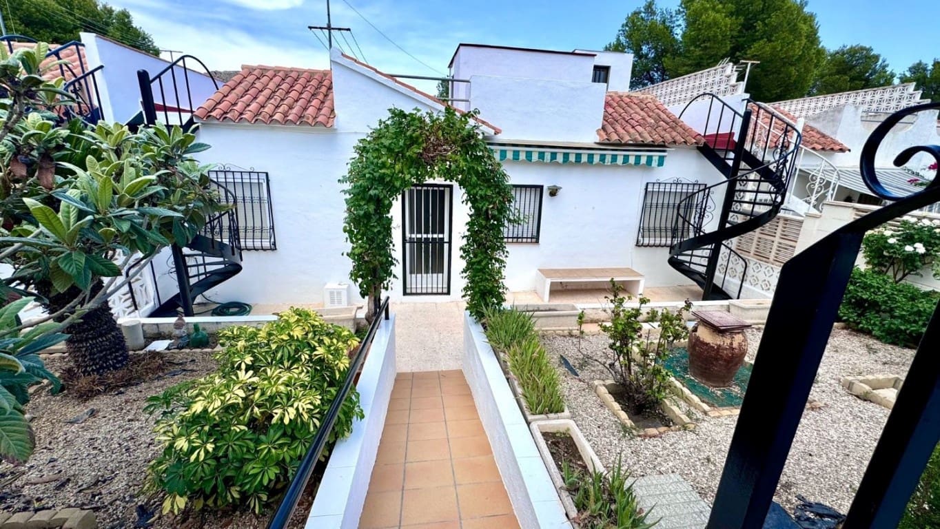 3 makuuhuone Huvila myytävänä paikassa La Nucia mukana uima-altaan - 255 000 € (Ref: 8481806)