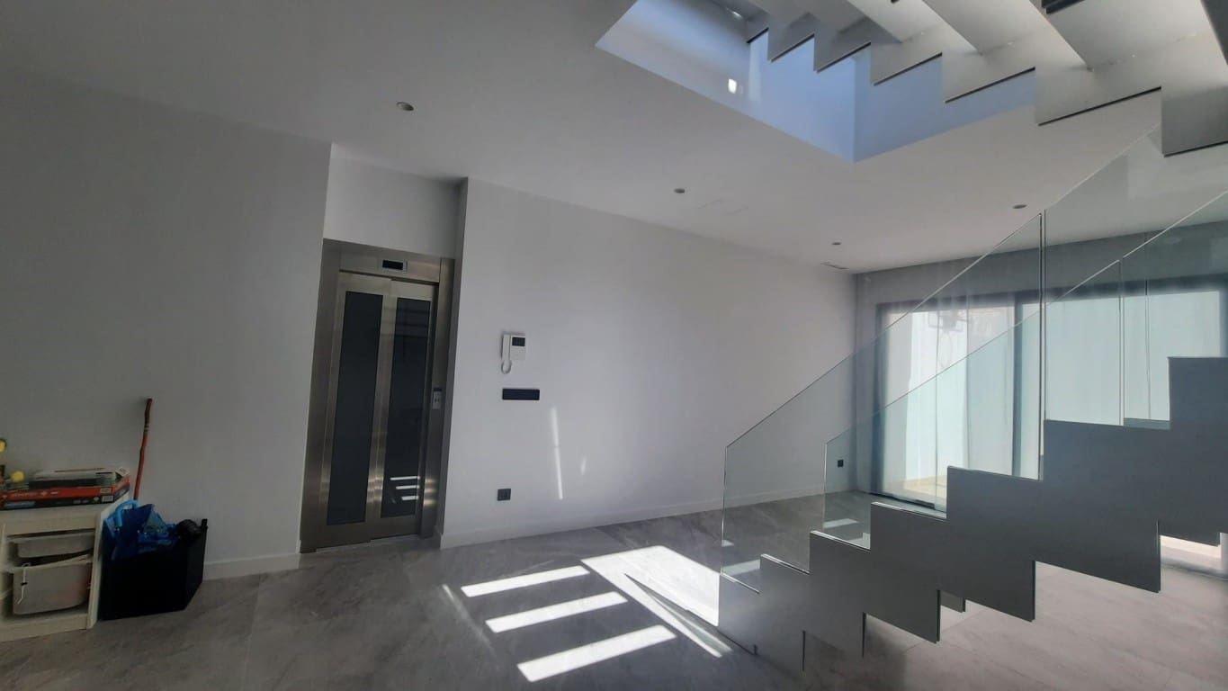 3 bedroom Villa for sale in Finestrat with pool - € 1,750,000 (Ref: 8598635)