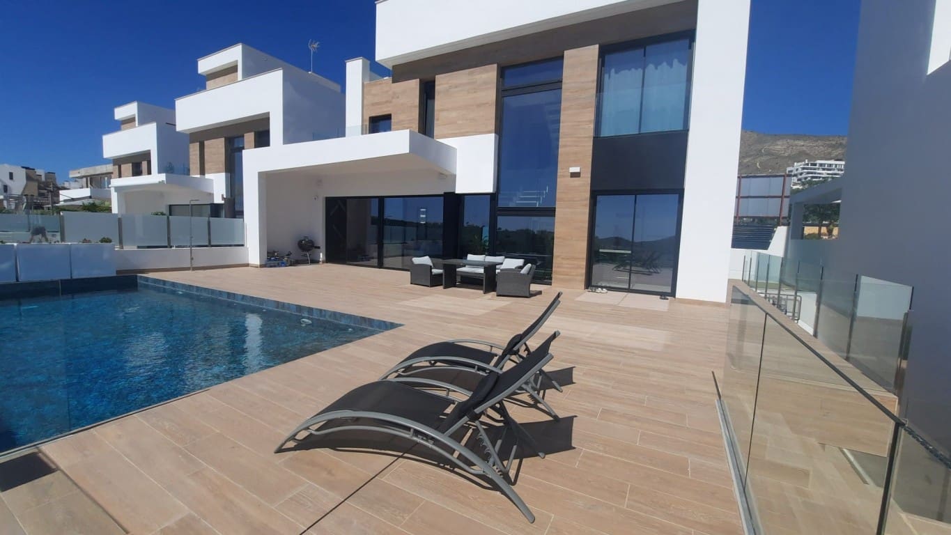 3 bedroom Villa for sale in Finestrat with pool - € 1,750,000 (Ref: 8598635)