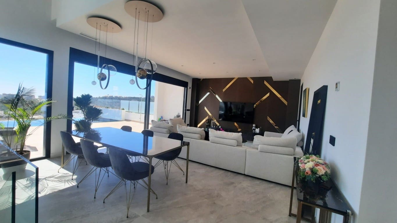 3 bedroom Villa for sale in Finestrat with pool - € 1,750,000 (Ref: 8598635)