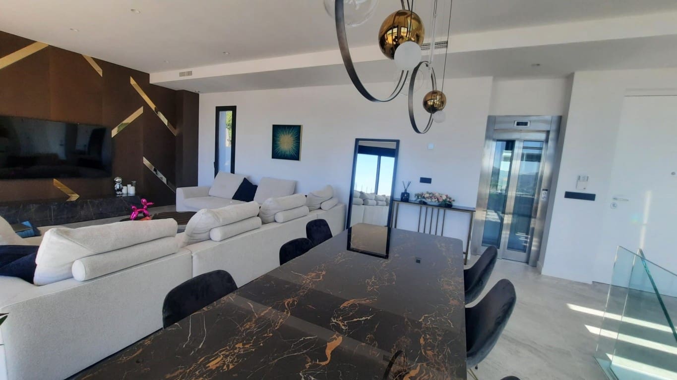 3 bedroom Villa for sale in Finestrat with pool - € 1,750,000 (Ref: 8598635)