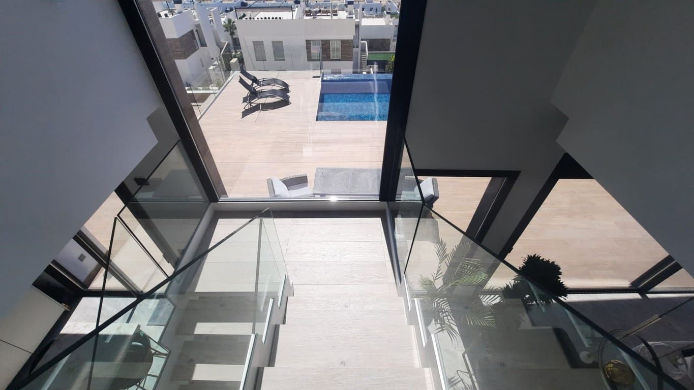 3 bedroom Villa for sale in Finestrat with pool - € 1,750,000 (Ref: 8598635)