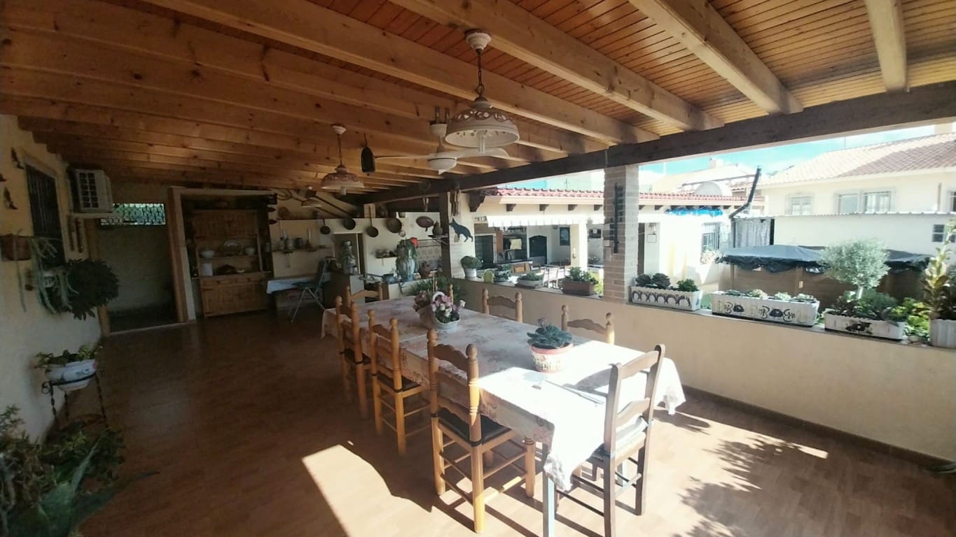 3 bedroom Villa for sale in Alfaz del Pi / L'Alfas del Pi with pool - € 350,000 (Ref: 8699062)