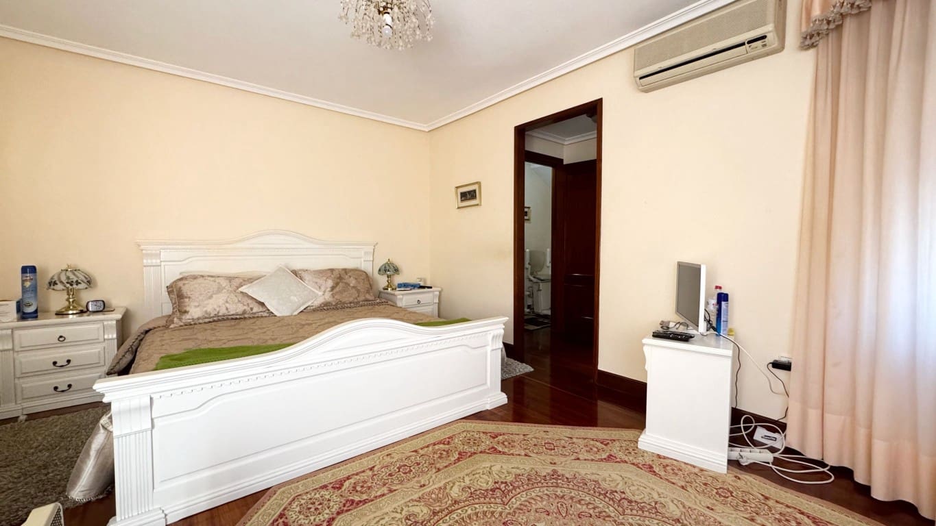 4 bedroom Villa for sale in Albir with pool - € 475,000 (Ref: 8809851)