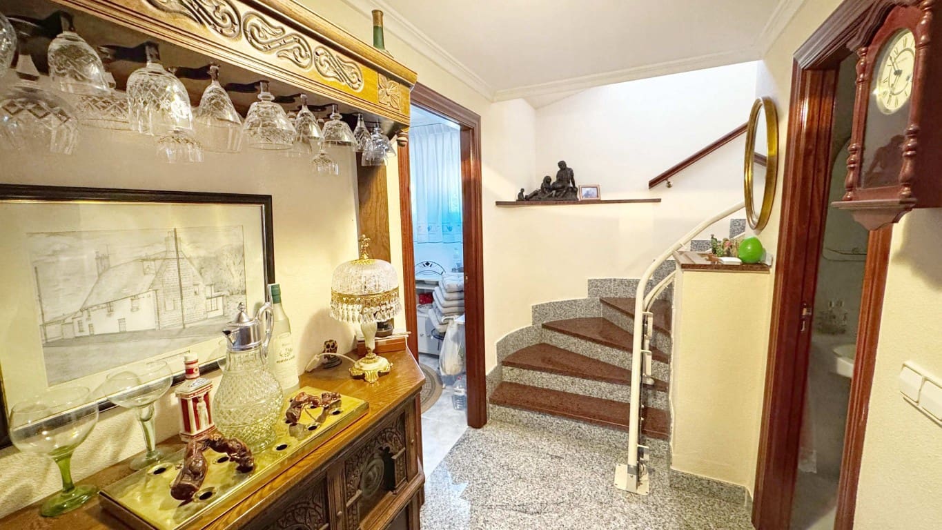 4 bedroom Villa for sale in Albir with pool - € 475,000 (Ref: 8809851)