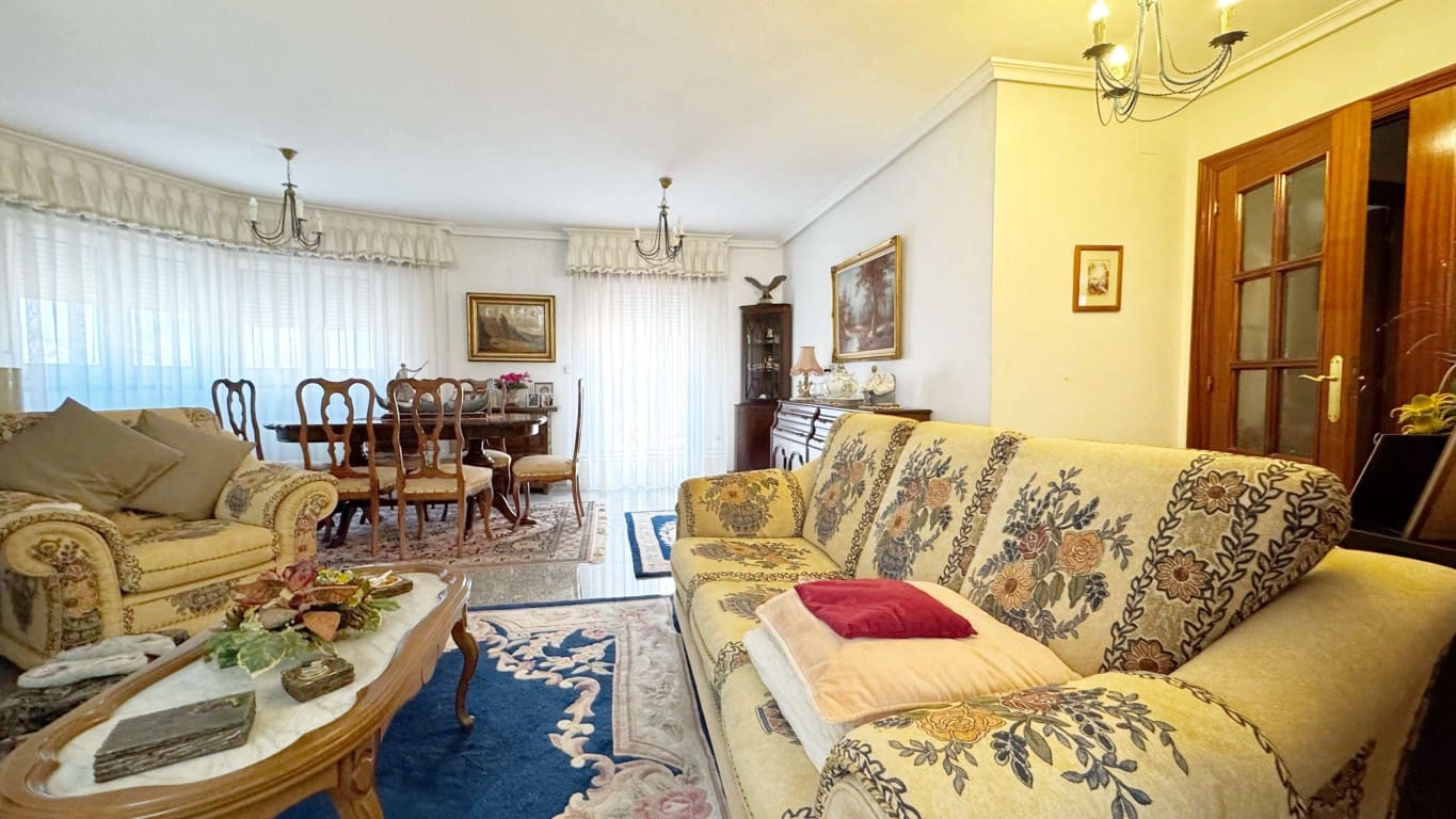 4 bedroom Villa for sale in Albir with pool - € 475,000 (Ref: 8809851)