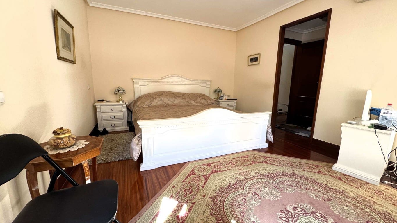 4 Zimmer Villa zu verkaufen in Albir mit Pool - 475.000 € (Ref: 8809851)