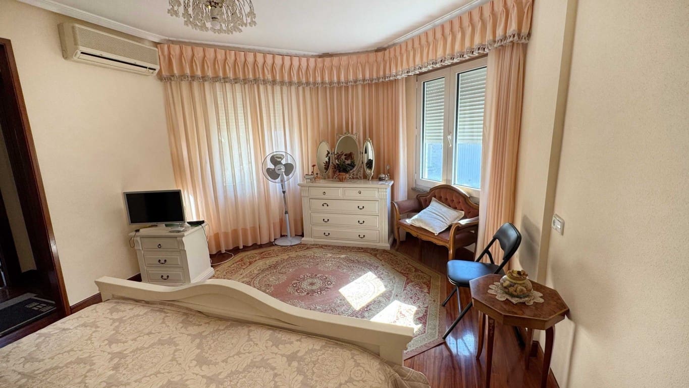 4 Zimmer Villa zu verkaufen in Albir mit Pool - 475.000 € (Ref: 8809851)