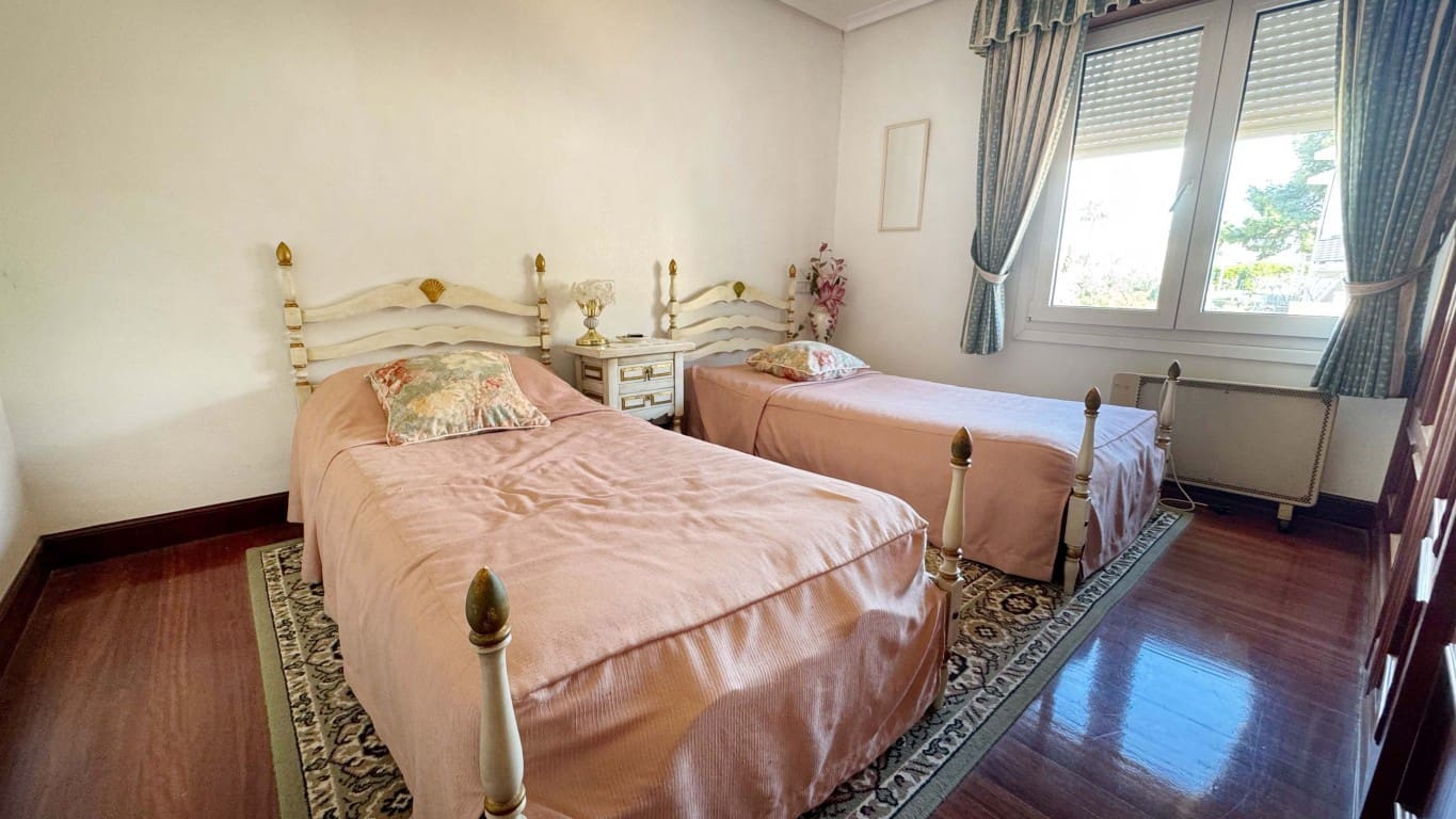 4 Zimmer Villa zu verkaufen in Albir mit Pool - 475.000 € (Ref: 8809851)