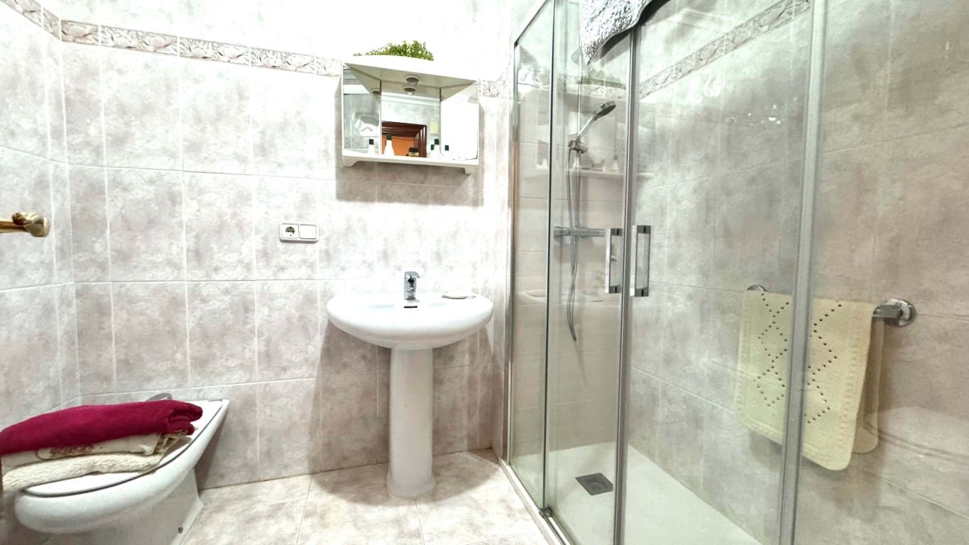 4 Zimmer Villa zu verkaufen in Albir mit Pool - 475.000 € (Ref: 8809851)