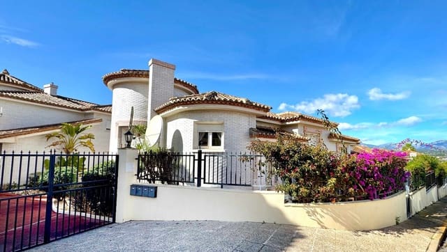 4 soveværelse Villa til salg i Albir, Alfaz del Pi / L'Alfàs del Pi med swimmingpool - € 475.000 (Ref: 8809851)
