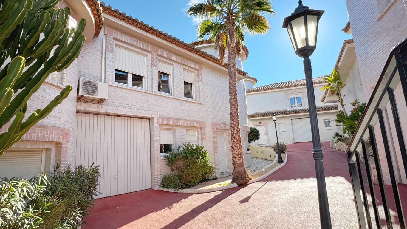 4 Zimmer Villa zu verkaufen in Albir mit Pool - 475.000 € (Ref: 8809851)