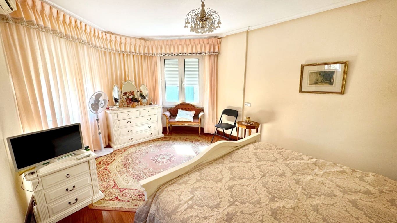 4 Zimmer Villa zu verkaufen in Albir mit Pool - 475.000 € (Ref: 8809851)