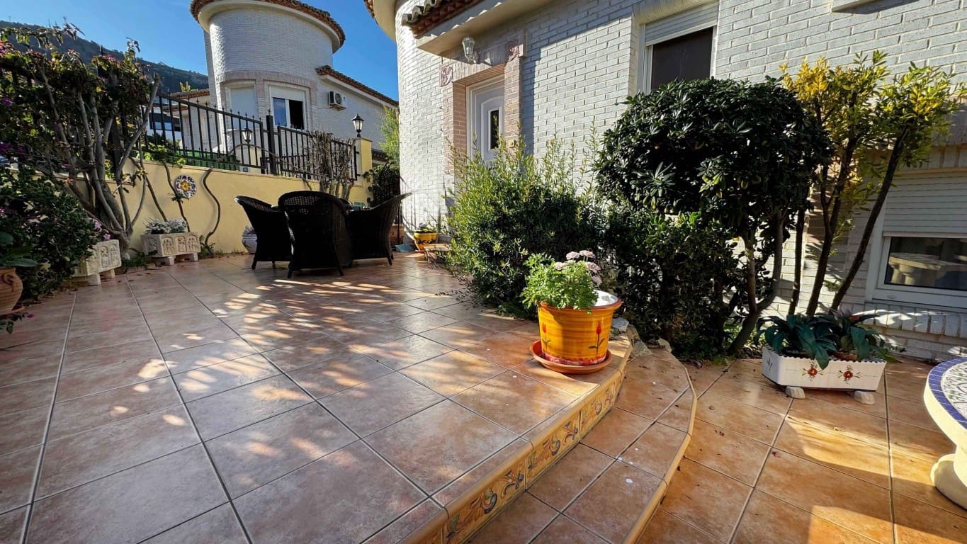 4 Zimmer Villa zu verkaufen in Albir mit Pool - 475.000 € (Ref: 8809851)