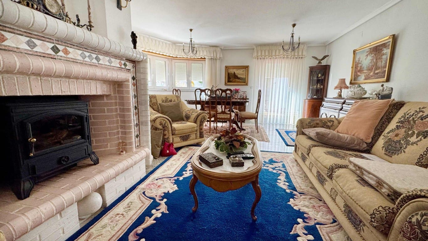 4 Zimmer Villa zu verkaufen in Albir mit Pool - 475.000 € (Ref: 8809851)