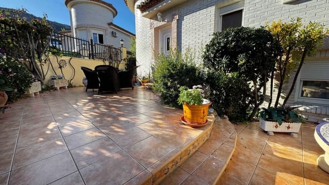 4 soveværelse Villa til salg i Albir, Alfaz del Pi / L'Alfàs del Pi med swimmingpool - € 475.000 (Ref: 8809851)