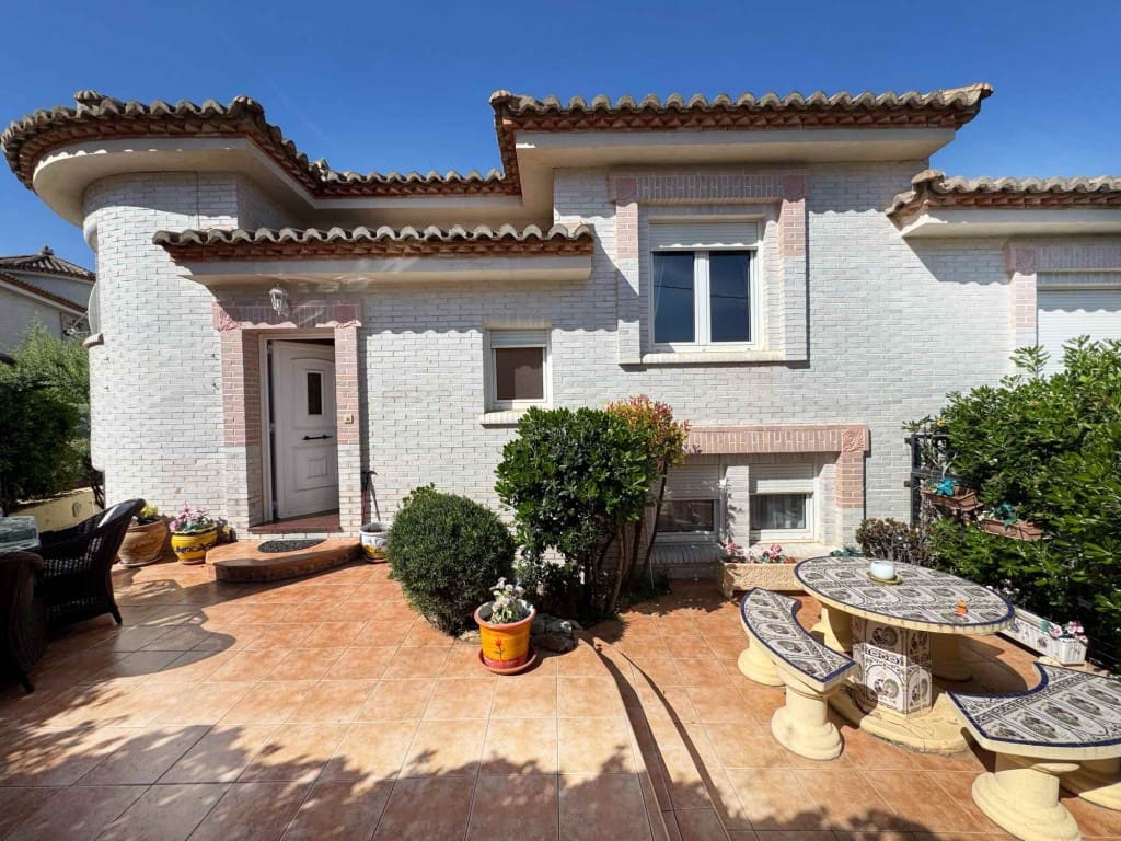 4 Zimmer Villa zu verkaufen in Albir mit Pool - 425.000 € (Ref: 8809851)