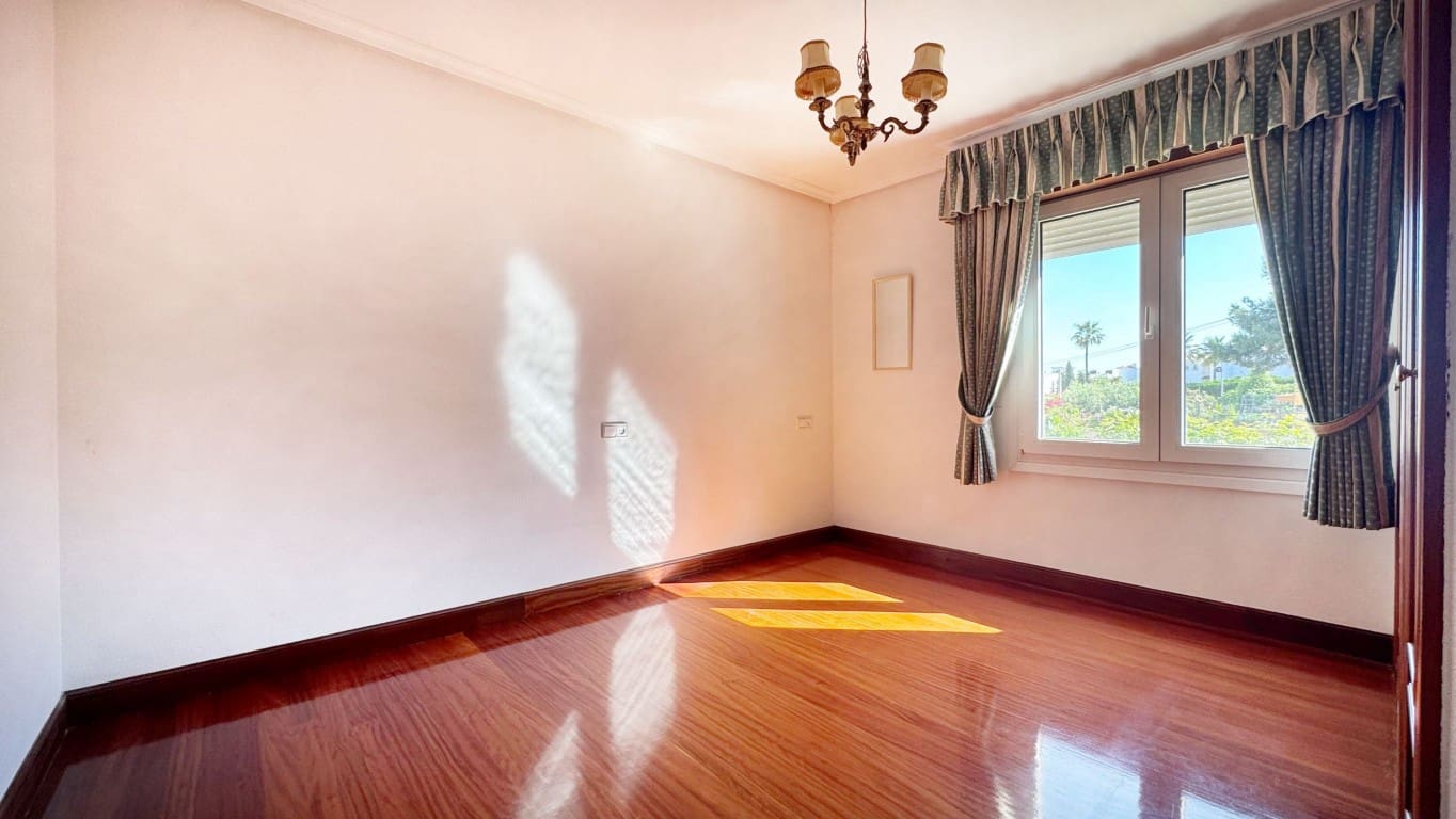 4 Zimmer Villa zu verkaufen in Albir mit Pool - 425.000 € (Ref: 8809851)