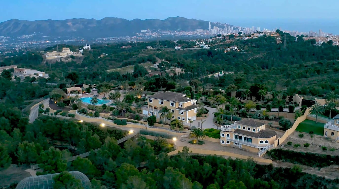 7 slaapkamer Villa te koop in La Nucia met zwembad - € 5.600.000 (Ref: 8848479)