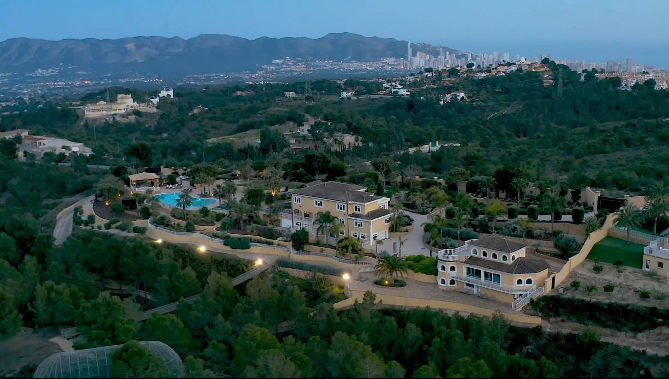 7 slaapkamer Villa te koop in La Nucia met zwembad - € 5.600.000 (Ref: 8848479)