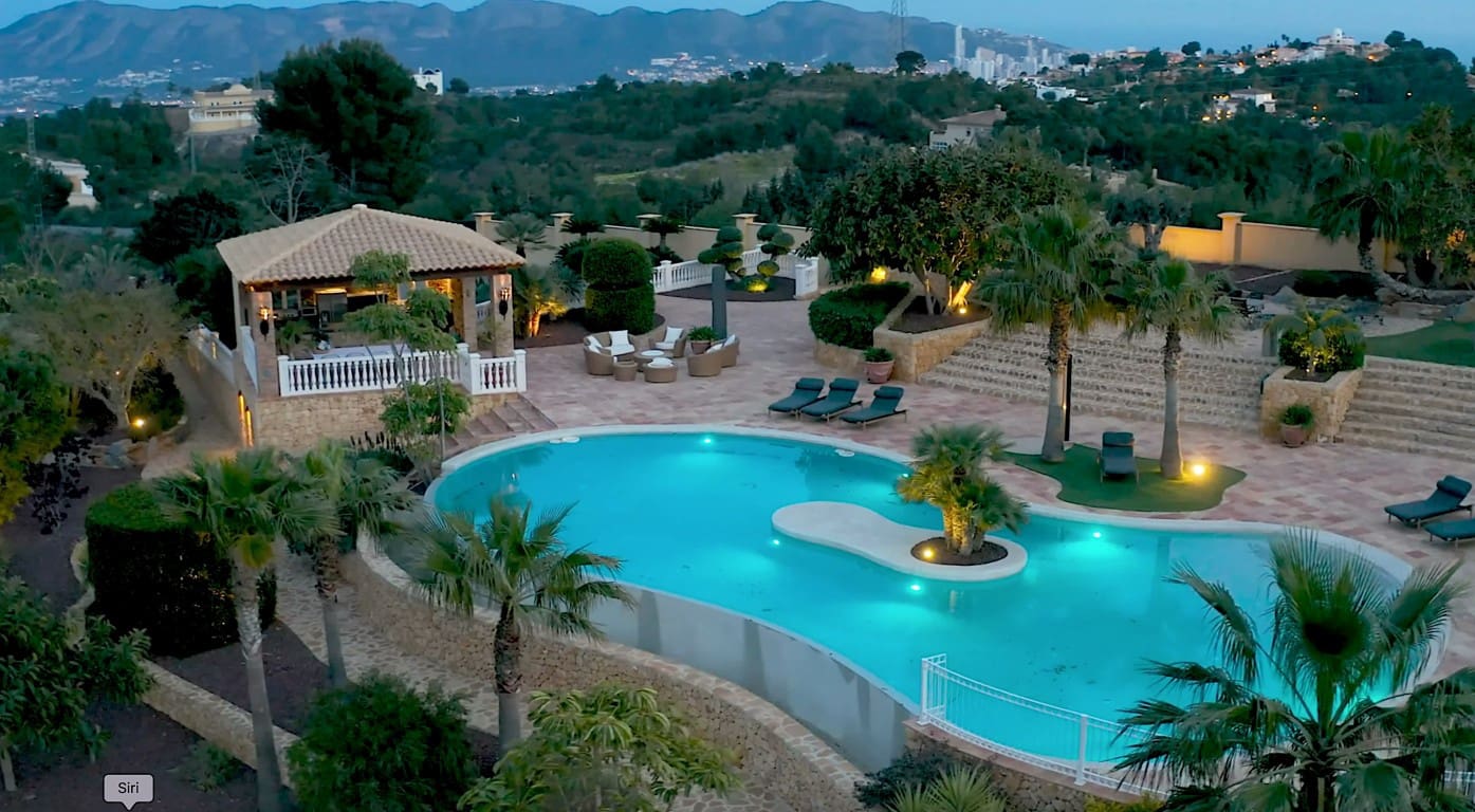 7 slaapkamer Villa te koop in La Nucia met zwembad - € 5.600.000 (Ref: 8848479)