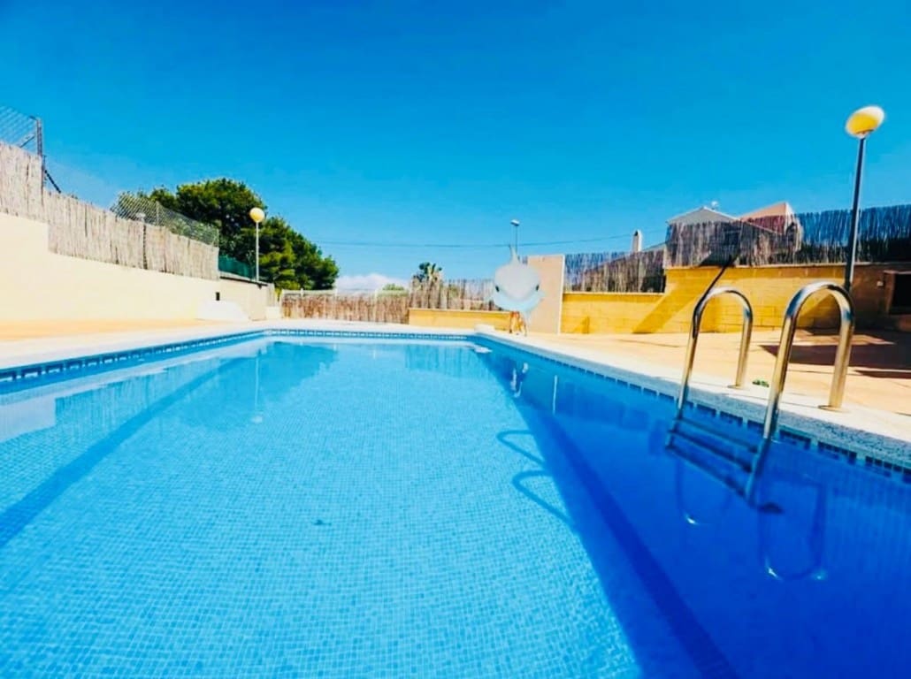 3 soveværelse Villa til salg i La Nucia med swimmingpool - € 332.000 (Ref: 9028722)