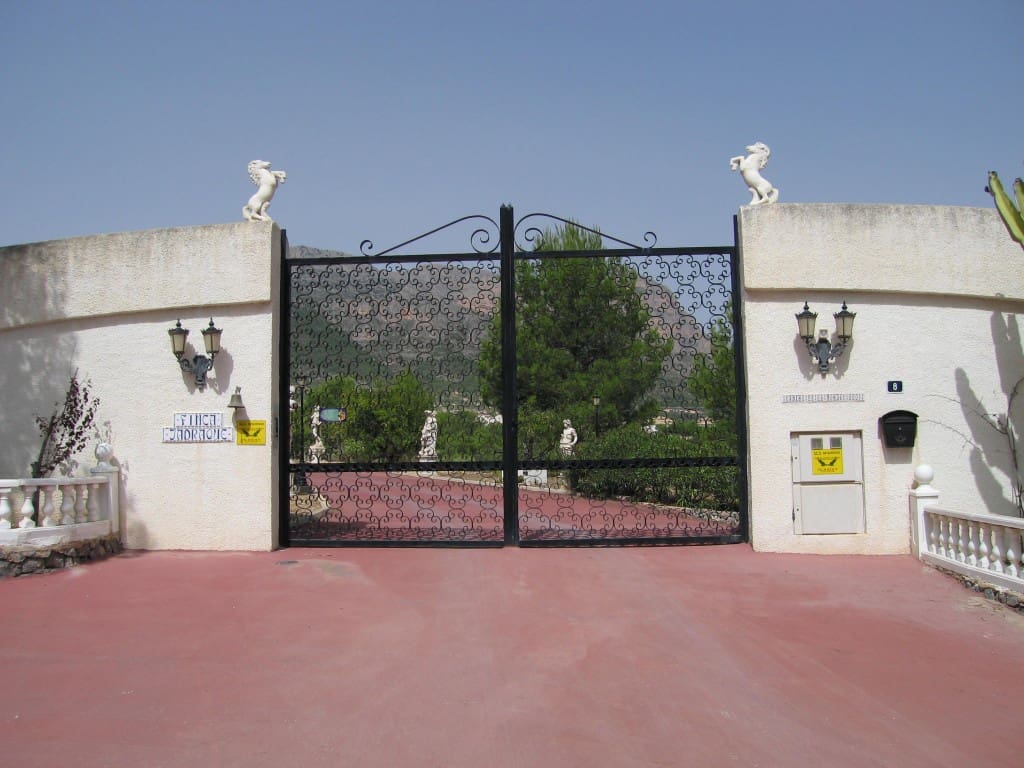 10 soverom Villa til salgs i La Nucia med svømmebasseng - € 1 950 000 (Ref: 9111871)