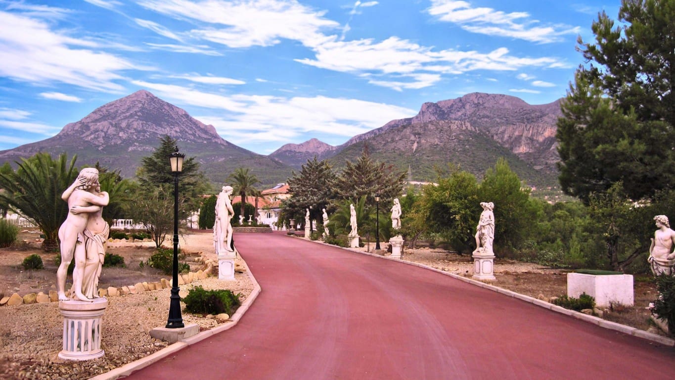 10 soverom Villa til salgs i La Nucia med svømmebasseng - € 1 950 000 (Ref: 9111871)