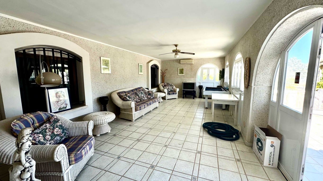 10 soverom Villa til salgs i La Nucia med svømmebasseng - € 1 950 000 (Ref: 9111871)