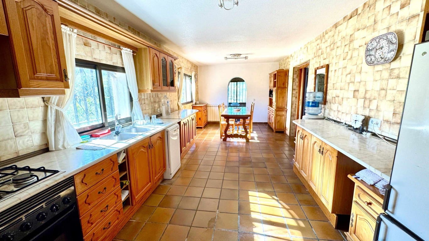 10 soverom Villa til salgs i La Nucia med svømmebasseng - € 1 950 000 (Ref: 9111871)