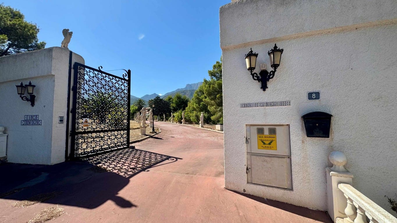 10 soverom Villa til salgs i La Nucia med svømmebasseng - € 1 950 000 (Ref: 9111871)