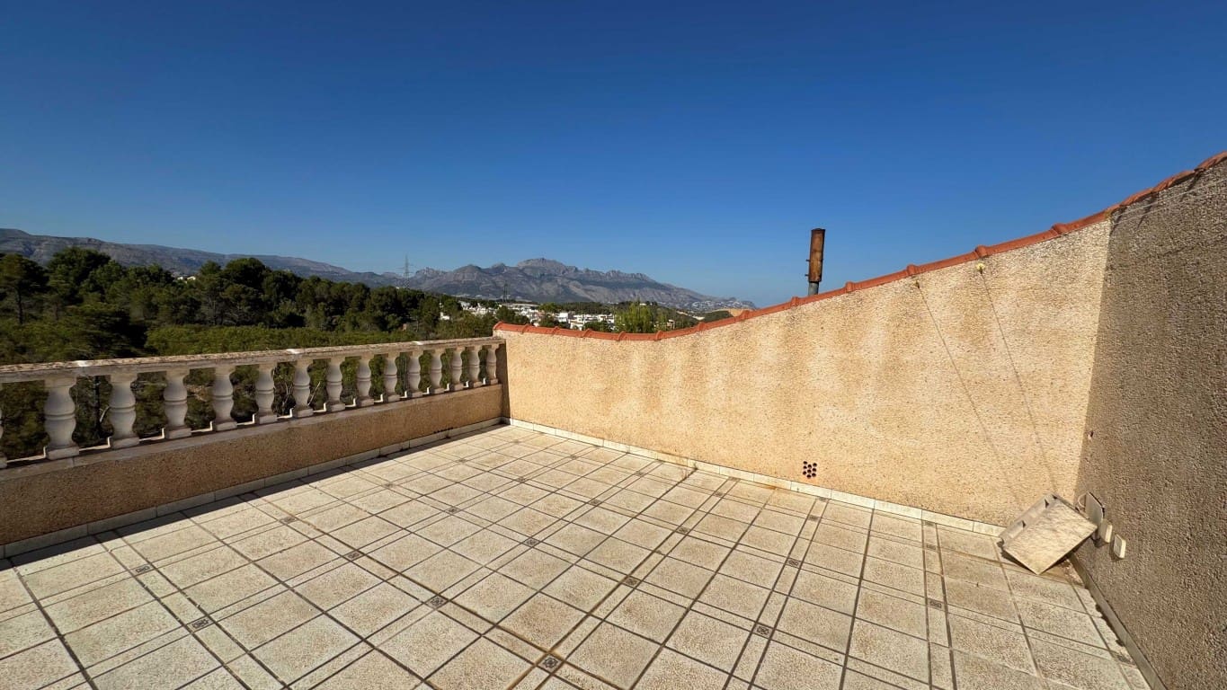 10 soverom Villa til salgs i La Nucia med svømmebasseng - € 1 950 000 (Ref: 9111871)