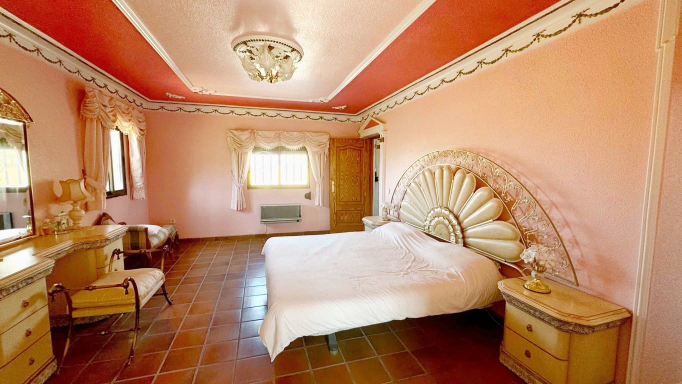 10 soverom Villa til salgs i La Nucia med svømmebasseng - € 1 950 000 (Ref: 9111871)