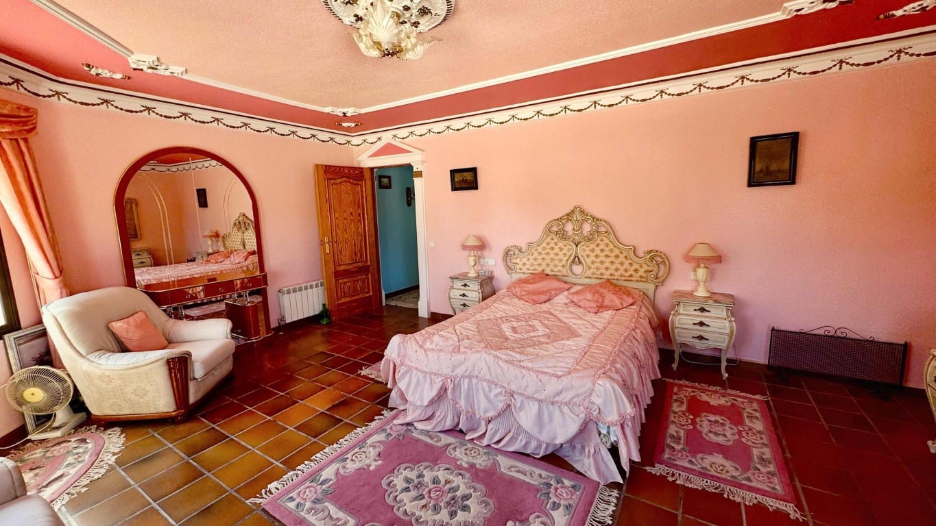 10 soverom Villa til salgs i La Nucia med svømmebasseng - € 1 950 000 (Ref: 9111871)